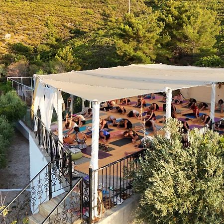 Karras Star Hotel Evdhilos Bagian luar foto