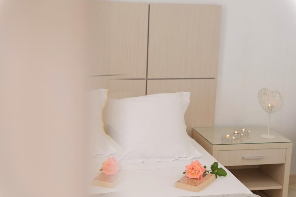 Karras Star Hotel Evdhilos Bagian luar foto