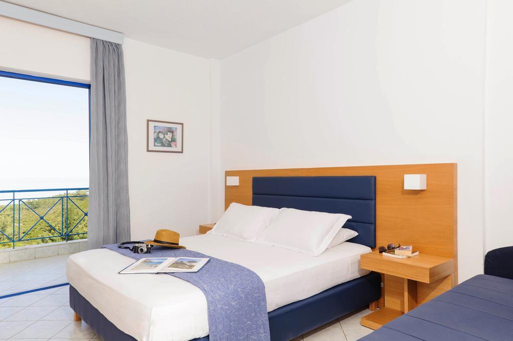 Karras Star Hotel Evdhilos Bagian luar foto